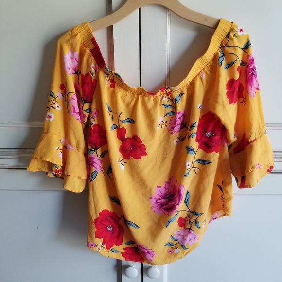 EUC- Old Navy Off the Shoulder Top - Picture 2 of 3